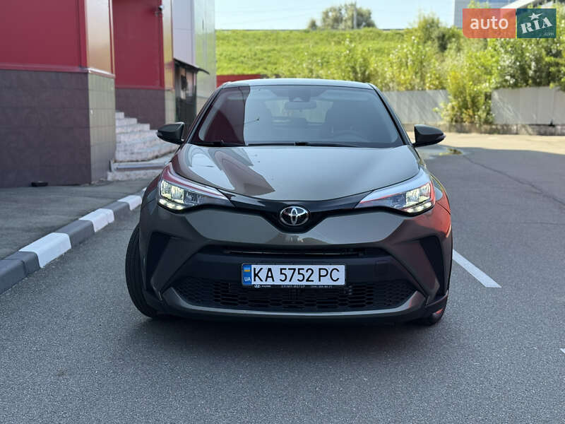 Внедорожник / Кроссовер Toyota C-HR 2021 в Киеве