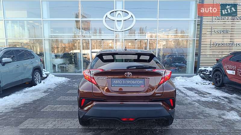 Внедорожник / Кроссовер Toyota C-HR 2017 в Киеве