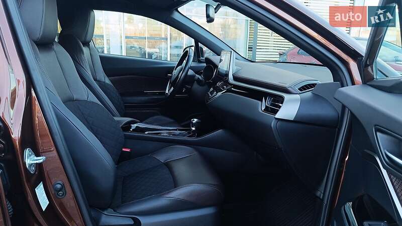 Внедорожник / Кроссовер Toyota C-HR 2017 в Киеве