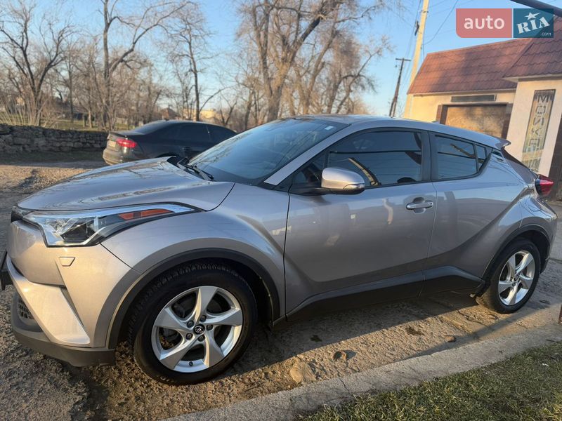 Внедорожник / Кроссовер Toyota C-HR 2018 в Белгороде-Днестровском