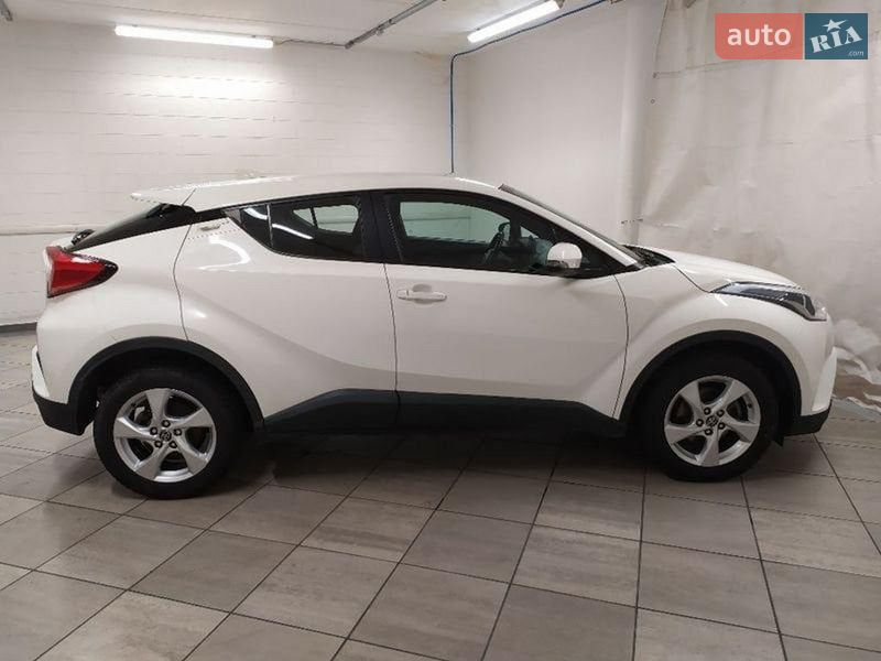 Внедорожник / Кроссовер Toyota C-HR 2018 в Киеве