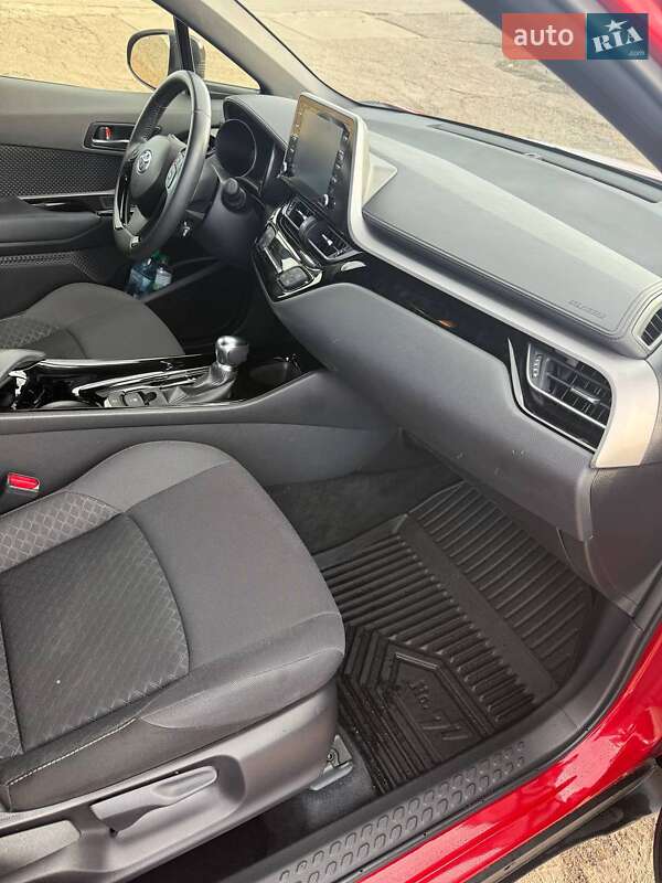 Внедорожник / Кроссовер Toyota C-HR 2021 в Киеве