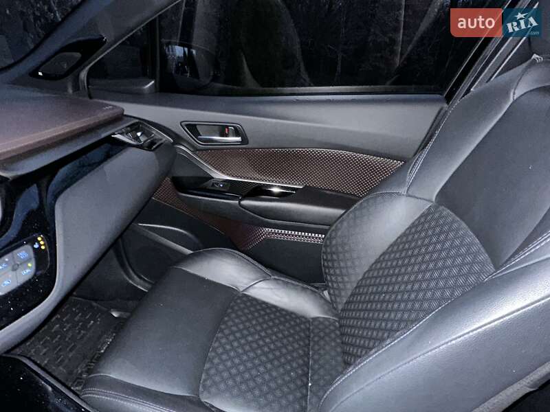 Позашляховик / Кросовер Toyota C-HR 2017 в Києві