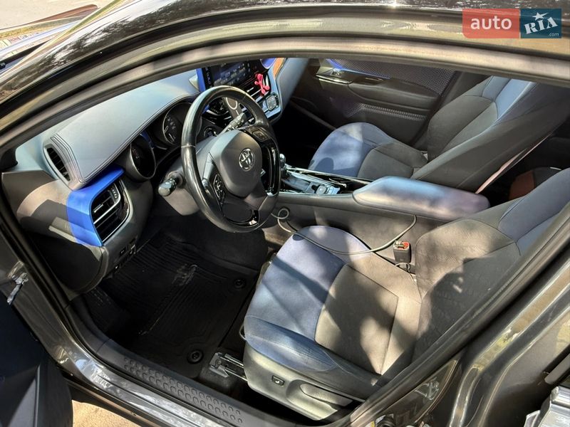 Внедорожник / Кроссовер Toyota C-HR 2018 в Ивано-Франковске