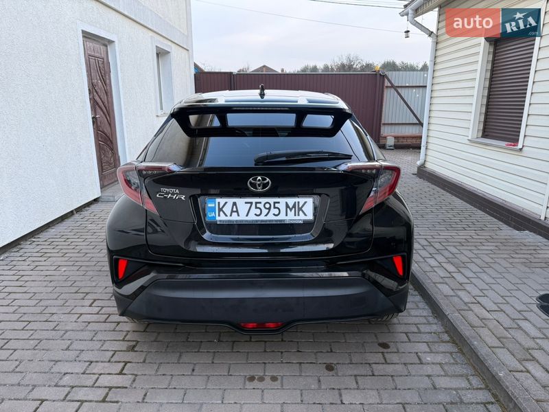Внедорожник / Кроссовер Toyota C-HR 2017 в Киеве