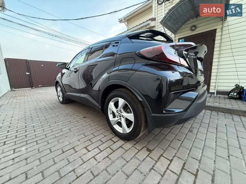 Внедорожник / Кроссовер Toyota C-HR 2017 в Киеве