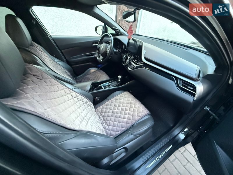 Внедорожник / Кроссовер Toyota C-HR 2017 в Киеве