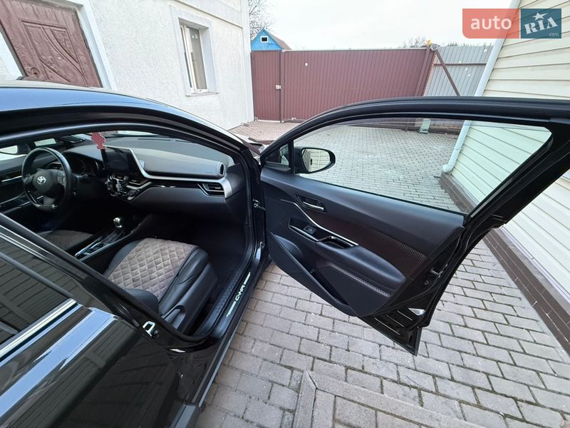 Внедорожник / Кроссовер Toyota C-HR 2017 в Киеве