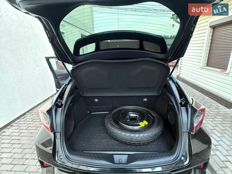 Внедорожник / Кроссовер Toyota C-HR 2017 в Киеве