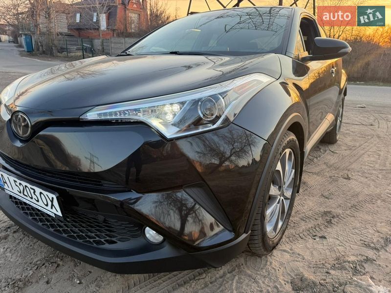 Внедорожник / Кроссовер Toyota C-HR 2018 в Киеве