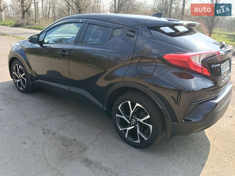 Внедорожник / Кроссовер Toyota C-HR 2017 в Кривом Роге