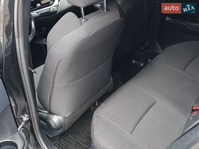 Внедорожник / Кроссовер Toyota C-HR 2017 в Кривом Роге