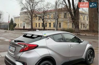 Позашляховик / Кросовер Toyota C-HR 2017 в Кам'янському