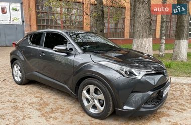 Позашляховик / Кросовер Toyota C-HR 2018 в Києві