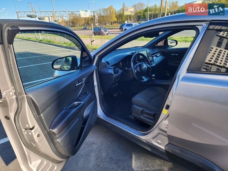 Позашляховик / Кросовер Toyota C-HR 2018 в Києві