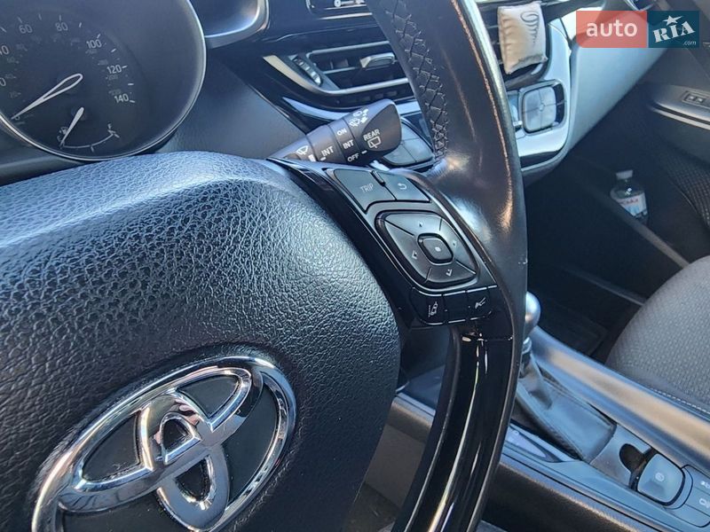 Позашляховик / Кросовер Toyota C-HR 2018 в Києві