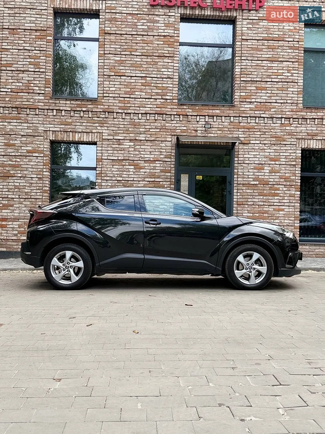 2017 Toyota C-HR - мініатюра 11