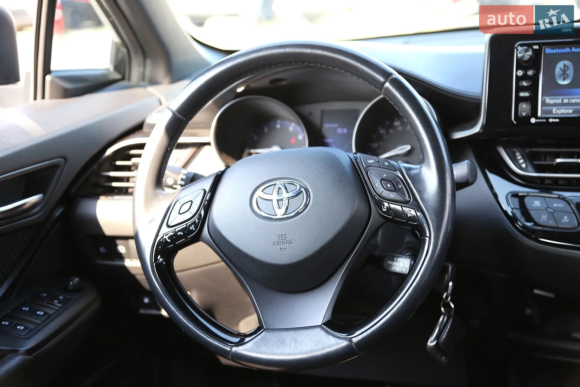 2017 Toyota C-HR - мініатюра 16