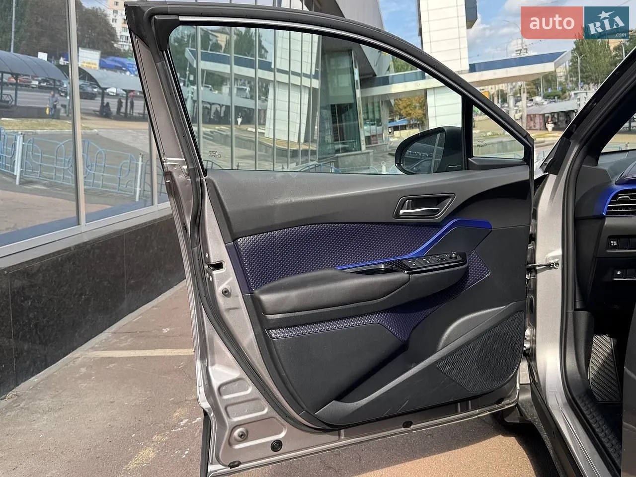2017 Toyota C-HR - мініатюра 18