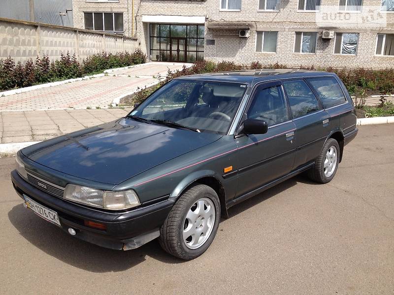 Универсал Toyota Camry 1988 в 