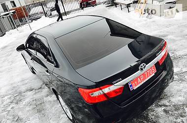 Седан Toyota Camry 2013 в Киеве