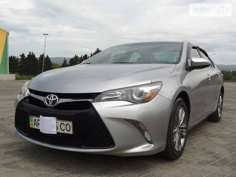 Toyota Camry 2015 року