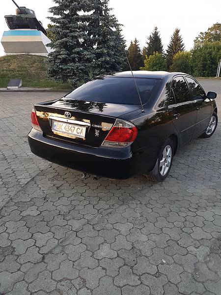 Седан Toyota Camry 2004 в Дубні