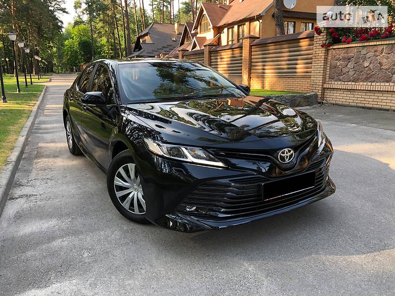 Седан Toyota Camry 2018 в Чернигове