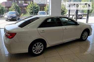 Седан Toyota Camry 2012 в Чернівцях