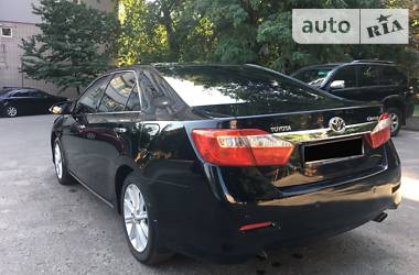 Седан Toyota Camry 2013 в Дніпрі