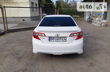 Седан Toyota Camry 2014 в Луганске