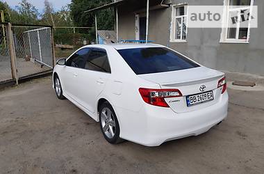 Седан Toyota Camry 2014 в Луганске