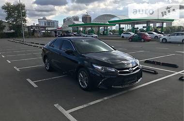 Седан Toyota Camry 2016 в Киеве