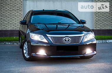 Седан Toyota Camry 2014 в Днепре