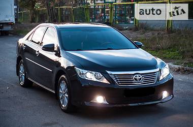 Седан Toyota Camry 2014 в Днепре