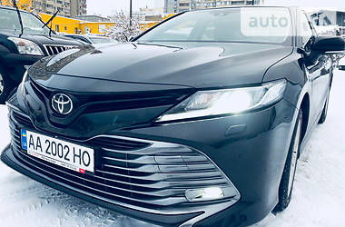 Седан Toyota Camry 2018 в Киеве