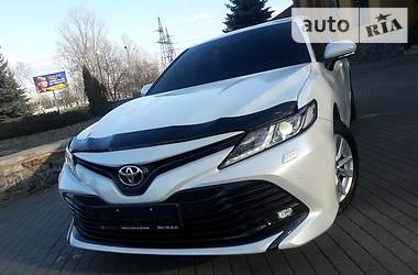 Седан Toyota Camry 2018 в Днепре