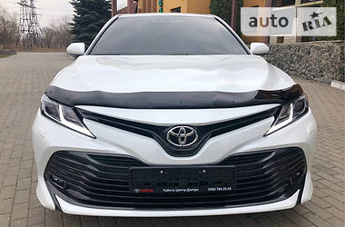 Седан Toyota Camry 2018 в Дніпрі