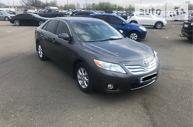 Седан Toyota Camry 2010 в Києві