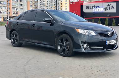 Седан Toyota Camry 2013 в Виннице