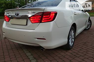 Седан Toyota Camry 2013 в Виннице