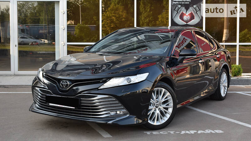 Седан Toyota Camry 2017 в Житомире