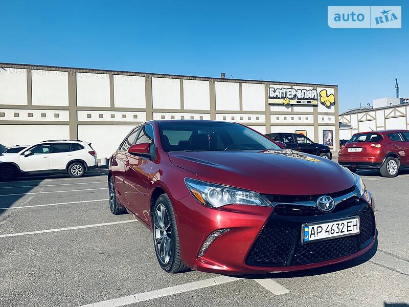 Седан Toyota Camry 2015 в Киеве