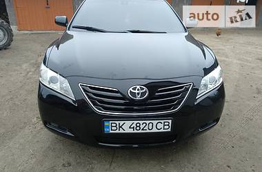 Седан Toyota Camry 2006 в Ровно