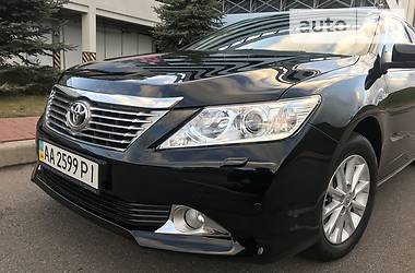 Седан Toyota Camry 2013 в Киеве