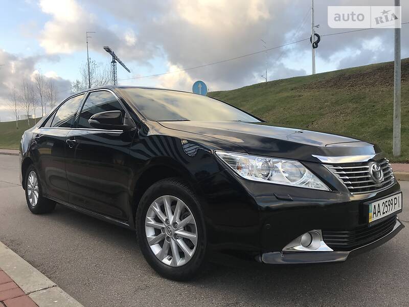 Седан Toyota Camry 2013 в Киеве