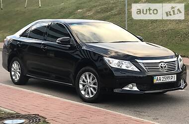 Седан Toyota Camry 2013 в Киеве