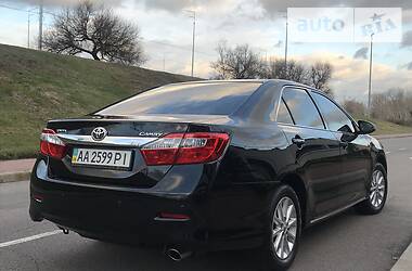 Седан Toyota Camry 2013 в Киеве