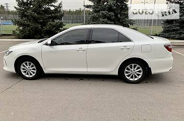 Седан Toyota Camry 2015 в Киеве