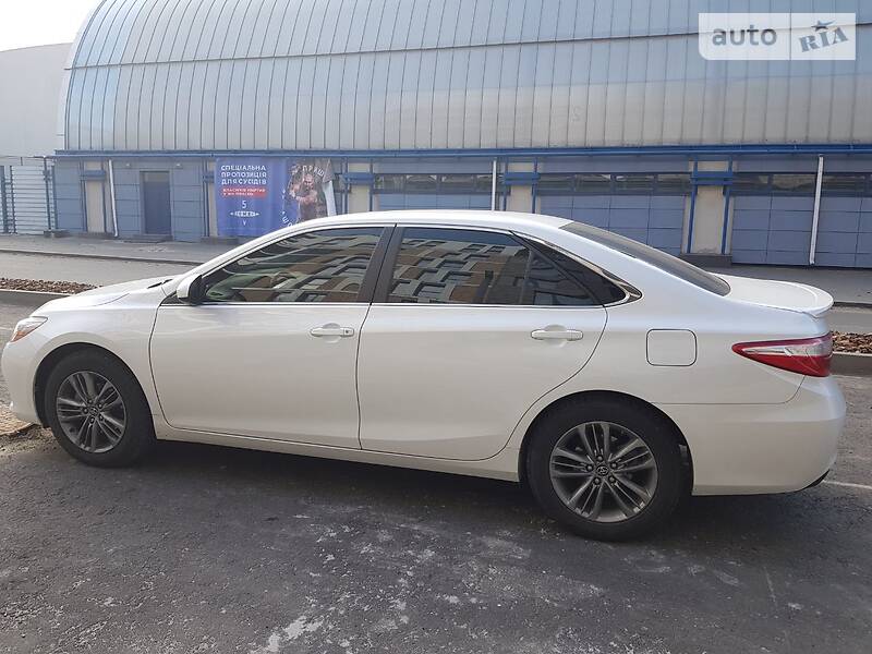 Седан Toyota Camry 2016 в Києві